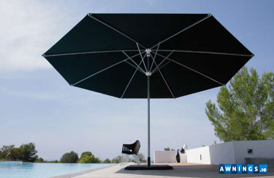 Large Umbrellas - shade solutions. Sun and rain protection.